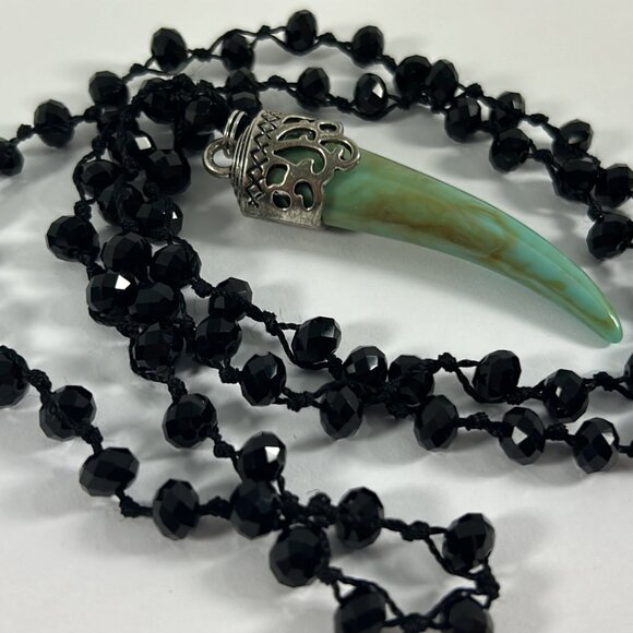 Black Beaded Necklace Faux Jade Wolf Tooth Horn Pendant Silver Tone 34" Long - Picture 6 of 8